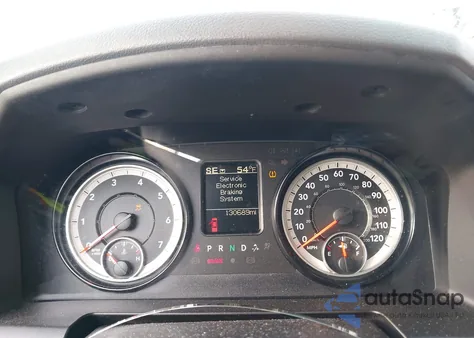 2018 Ram 1500 Express 4X4 6'4 Box z USA, uszkodzony, nr VIN 1C6RR7FGXJS320546